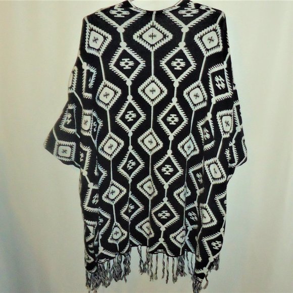 Poncho with Aztec Pattern by H&M Divided - Picture 6 of 7